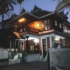 Mount De Kumarakom - Heritage Homestay Exterior photo