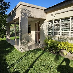 Mukamba Guest House Livingstone Exterior photo