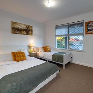 Cozy 5 Bed House Nr Airport/Dfo/Casino Villa Perth Exterior photo