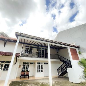 Villa Kamar Tamu Ngestiharjo Yogyakarta Exterior photo