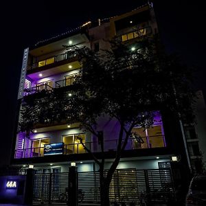 Townhouse Tipsyy Near Bestech Central Square Mall Gurgaon Exterior photo