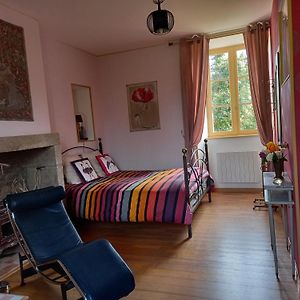 Le Petit Manoir Bed and Breakfast Isigny-le-Buat Exterior photo