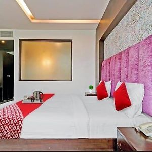 Oyo Hotel Aero City Nueva Delhi Exterior photo