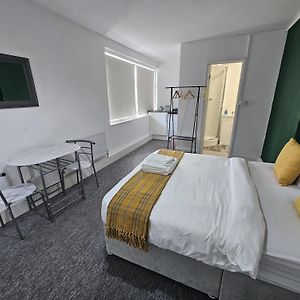 Livestay Affordable En-Suite Studio Rooms In London, N14 East Barnet Exterior photo