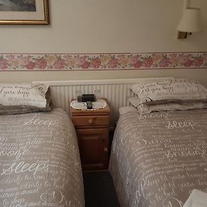 Star And Garter Bed and Breakfast Lincoln Room photo