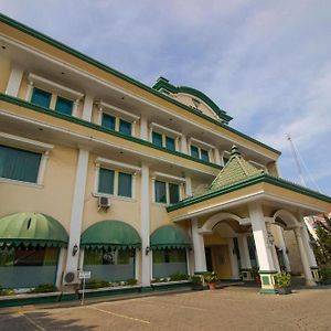 Hotel Permata Hijau Cirebon Exterior photo