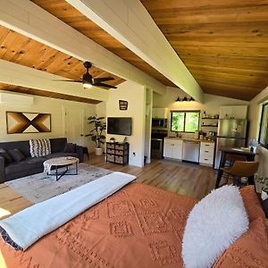 A Restful Studio Near A Creek And Forest - Pet Friendly Roseburg Exterior photo