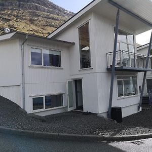 Apartamento Amazing Sea And Mountain View Klaksvík Exterior photo