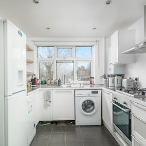 Apartamento Stylish Flat In London For Tourists, Contractors, Relocators - Sleeps 5 Woodford Exterior photo