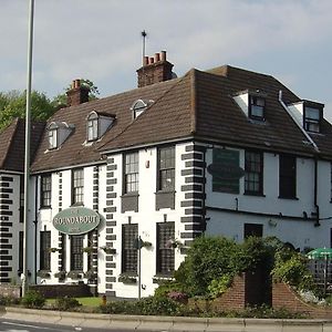 The Roundabout Hotel Fareham Exterior photo