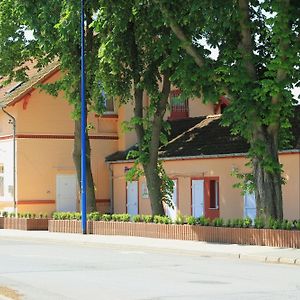 Hotel Pension Am Ostbahnhof Gotha Exterior photo