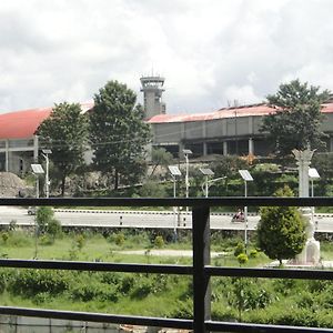 Ganapati Airport Hotel Katmandú Exterior photo