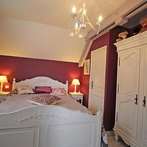 Les Deux Chenes Bed and Breakfast Saint-Denis-des-Murs Exterior photo