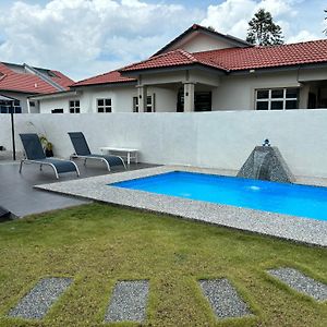 Enabella Homestay Pool Melaka Exterior photo
