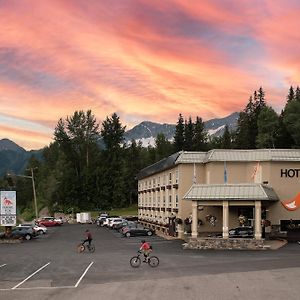 Fernie Fox Hotel Exterior photo