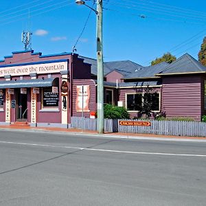 Hotel The Bears Went Over The Mountain Geeveston Exterior photo