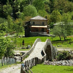 Agriturismo Mulino Marghen - Restored Watermill - Retreat Center Bed and Breakfast Zeri Exterior photo