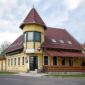 Hotel Alíz Vendégház Bekescsaba Exterior photo