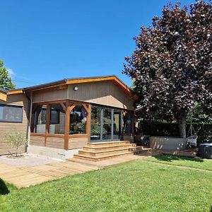 Chalet Moderne Au Bord D'Un Lac Villa Saint-Sauveur-lès-Bray Exterior photo