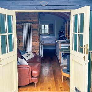 Shepherds Hut At Maes Uldale Exterior photo