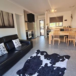 Apartamento Red Ochre - Large 1Br With Private Courtyard Port Pirie Exterior photo