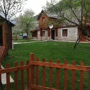 Bujtina Pllumi Theth Bed and Breakfast Exterior photo