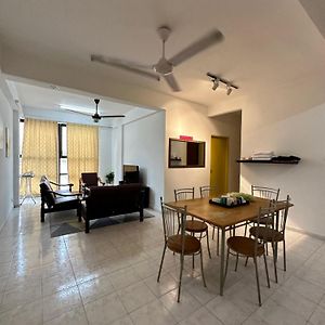 Nur Ahmad Familyhomestay Bukit Beruang 4 Rooms Full Apartment Free Wifi & Netflix Malacca Exterior photo