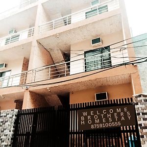 Welcome Brothers Homestays -- Lpu Law Gate -- For Family, Couples, Parents, Students Phagwāra Exterior photo