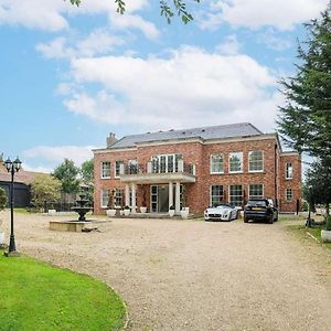 The Essex Mansion Spa Romford Exterior photo