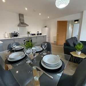 Modern 1 Bedroom Serviced Apartment With Garden Brentwood Exterior photo