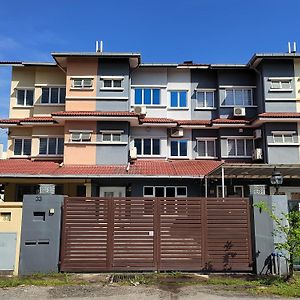 3 Storey House Port Klang Port Swettenham Exterior photo