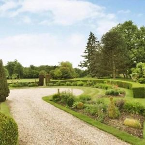 New - Beautiful, Spacious Beechwood Lodge With Lovely Gardens Chorleywood Exterior photo