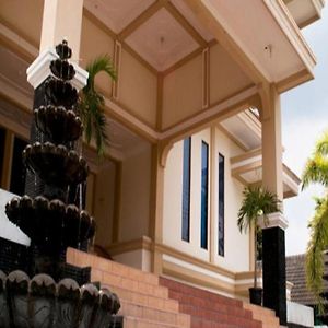 King Hotel Yogyakarta Exterior photo