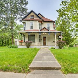 Charming Champaign Victorian With Deck! Villa Exterior photo