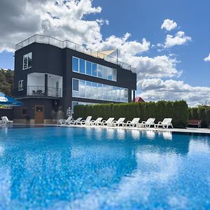 Avalon Hotel&Pool Yelikhovichi Exterior photo