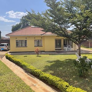 Chrinas Guest House Lilongüe Exterior photo