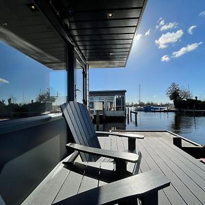 Poellodge, Luxe Houseboot Met Zonnig Terras Aalsmeer Exterior photo