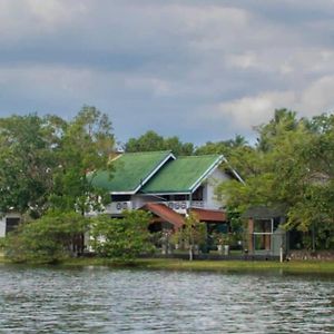 Leibe Lake Holiday Villa Wennappuwa Exterior photo