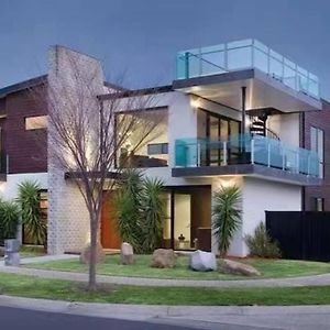 Lakeside House With Balcony View Villa Pakenham Exterior photo