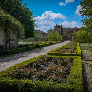 Antica Corte Pallavicina Relais Hostal Polesine Parmense Exterior photo