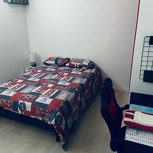 Apartamento Chambre privée face à la gare Tarbes Room photo