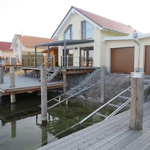 Seehaus Arielle Mit Wassergrundstuck Mucheln Exterior photo