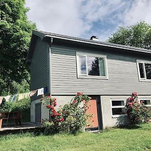 Romsdal Lodge - Det Gra Huset Isfjorden Exterior photo