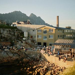 Hotel Trevarefabrikken Henningsvaer Exterior photo