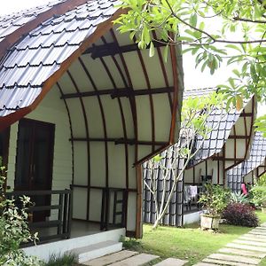 Gino's Place - Bungalows&Restaurant Bukit Lawang Exterior photo