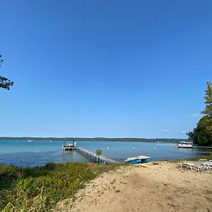 Torch Lake Blue 4Bdr Beachfront House ➠ 2364 Villa Kewadin Exterior photo