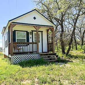 6 White Rose Tiny Home By Vacation Your Way Hico Exterior photo