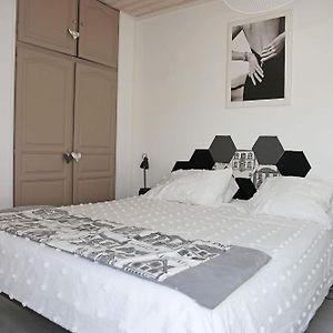 Hotel Chambre Triple Sdb Privee Cuisine, Salon Et Coin Repas Partage Ferques Exterior photo