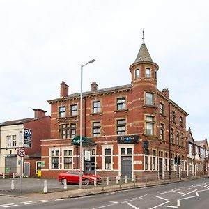 Hotel Trivelles Seaforth Litherland Exterior photo