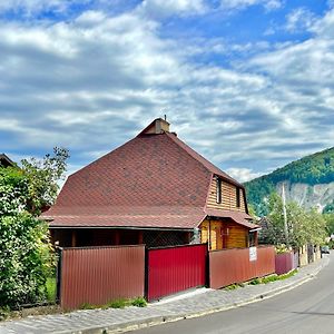 Hotel Хатинка Yaremche Exterior photo